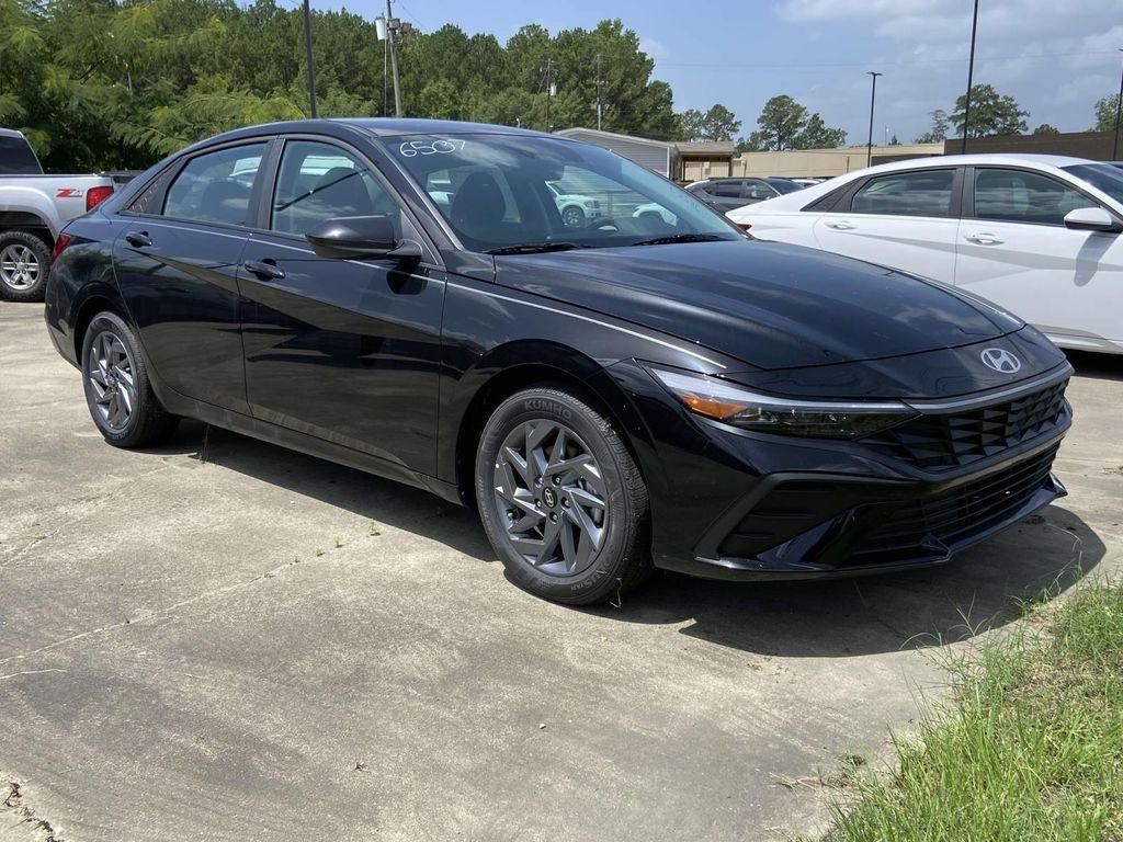 new 2024 Hyundai Elantra car, priced at $25,315