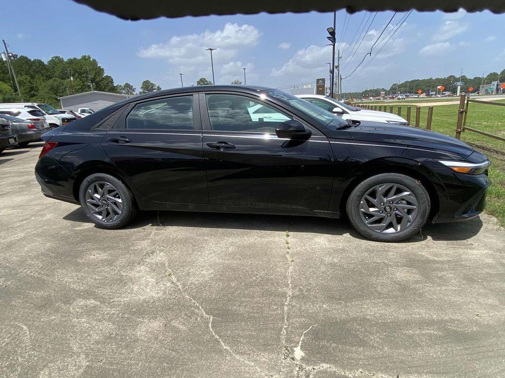 new 2024 Hyundai Elantra car, priced at $25,315