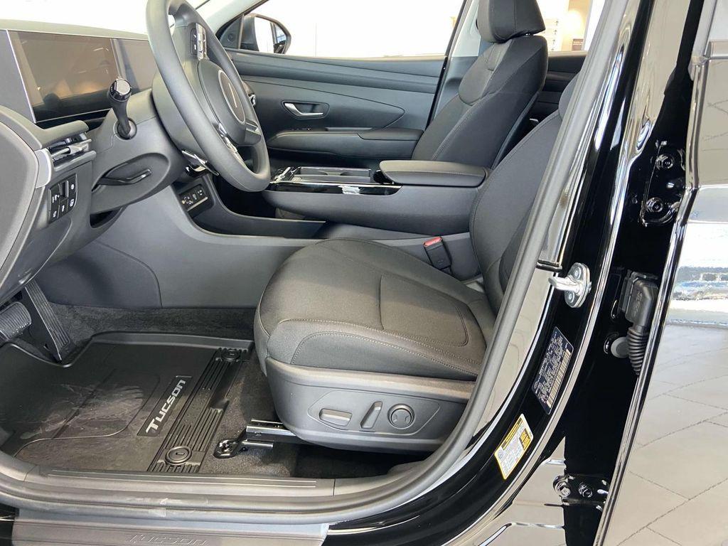 new 2025 Hyundai TUCSON Hybrid car, priced at $36,135