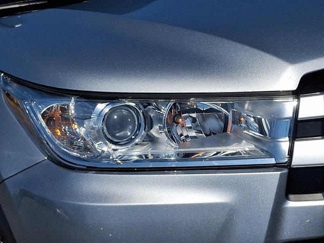 used 2019 Toyota Highlander car, priced at $23,999