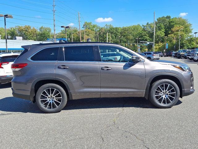used 2018 Toyota Highlander car, priced at $27,495