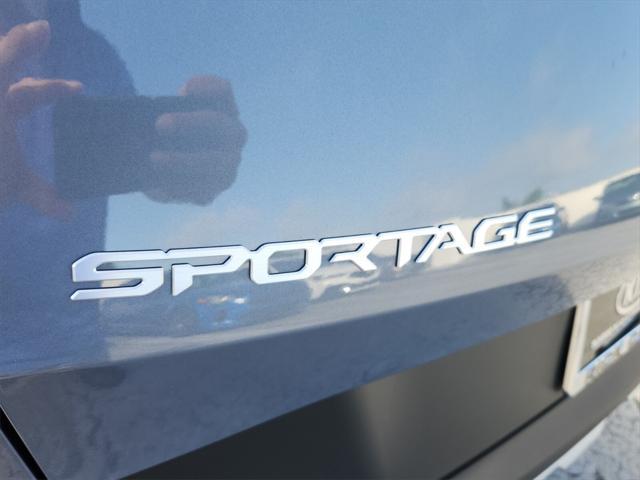 new 2025 Kia Sportage car, priced at $32,014