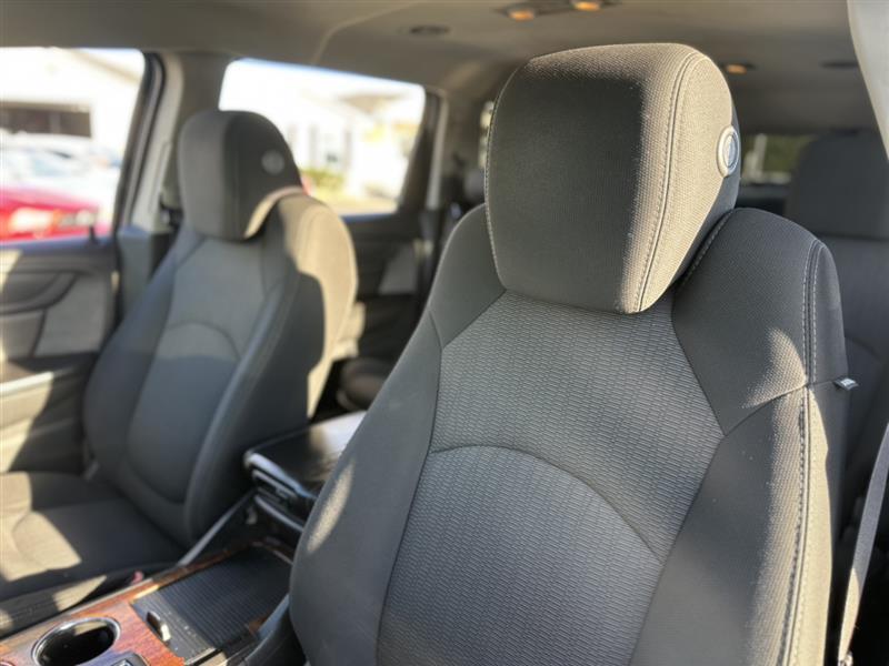 used 2014 Chevrolet Traverse car, priced at $8,992