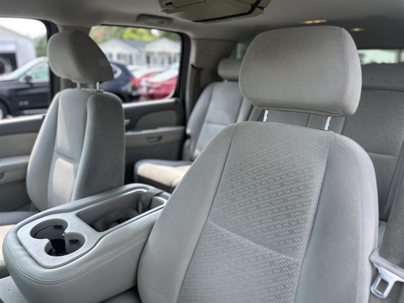 used 2007 Chevrolet Suburban car, priced at $6,990