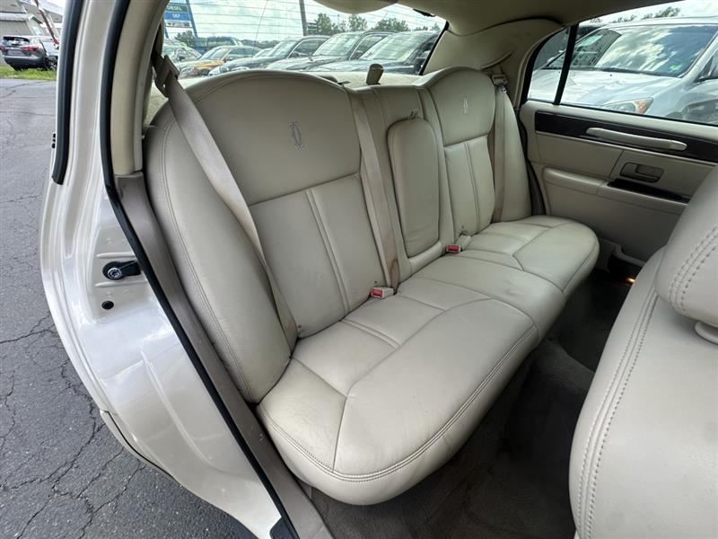 used 2003 Lincoln Town Car car, priced at $3,990