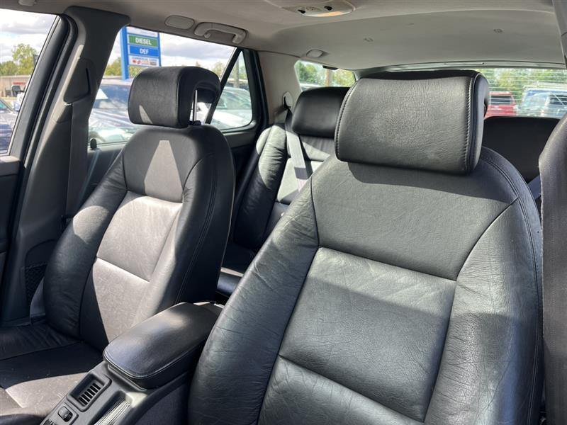 used 2001 Saab 9-5 car, priced at $2,490