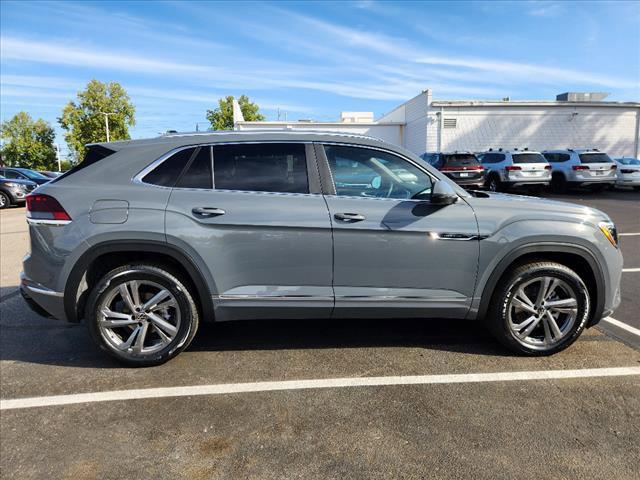 new 2024 Volkswagen Atlas Cross Sport car, priced at $50,295