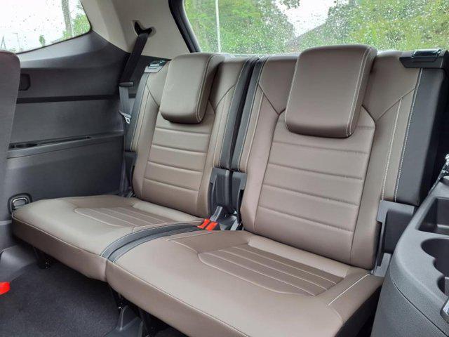 new 2025 Volkswagen Atlas car, priced at $49,006