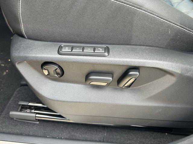 new 2026 Volkswagen Atlas Cross Sport car, priced at $55,678