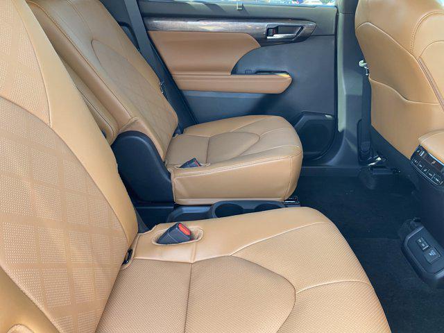 new 2025 Toyota Highlander Hybrid car, priced at $56,963