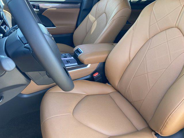 new 2025 Toyota Highlander Hybrid car, priced at $56,963