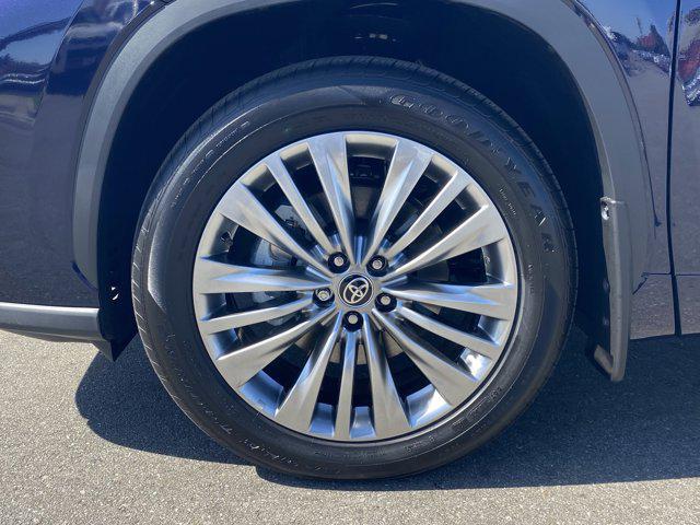 new 2025 Toyota Highlander Hybrid car, priced at $56,963