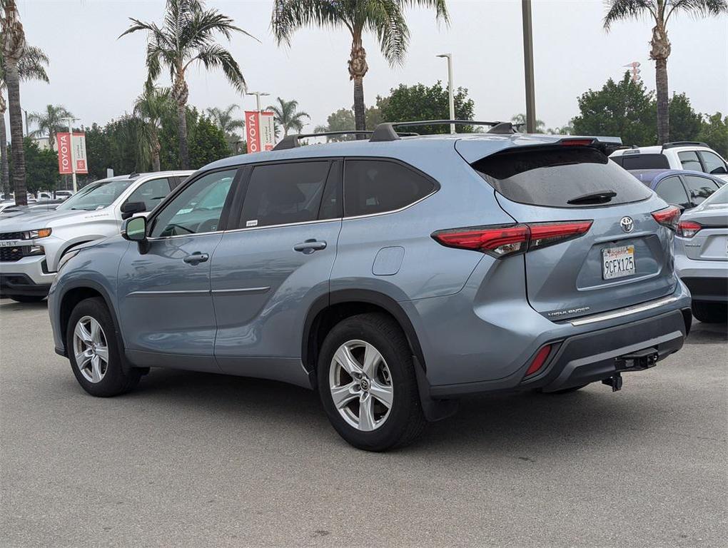 used 2022 Toyota Highlander car, priced at $27,300