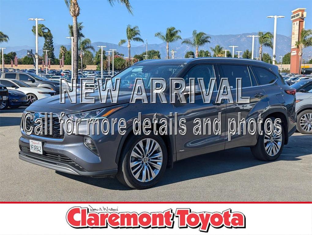 used 2023 Toyota Highlander Hybrid car, priced at $46,900
