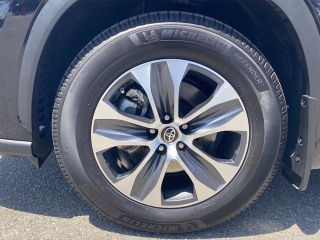 used 2024 Toyota Highlander Hybrid car, priced at $44,000