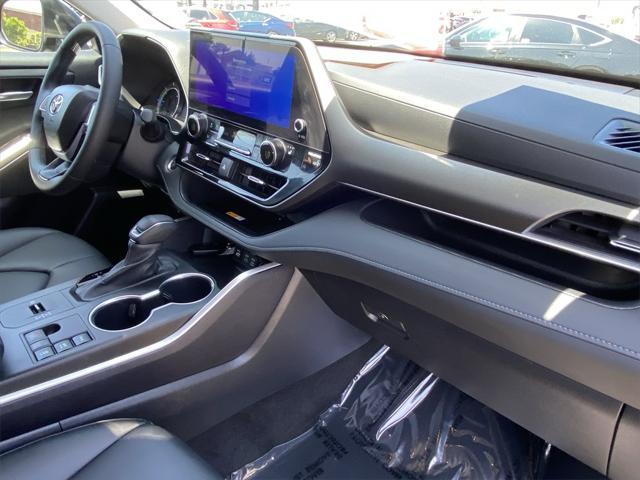 used 2024 Toyota Highlander Hybrid car, priced at $44,000