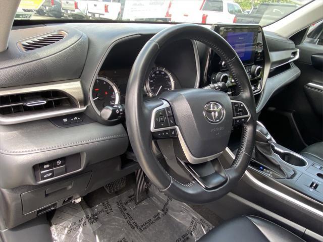 used 2023 Toyota Highlander car, priced at $35,500