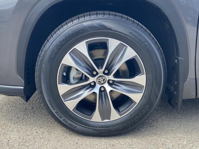 used 2023 Toyota Highlander car, priced at $35,500