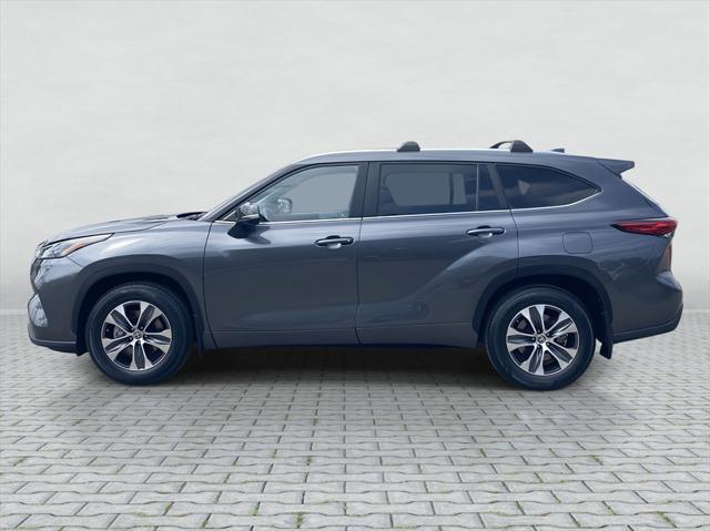 used 2023 Toyota Highlander car, priced at $35,500