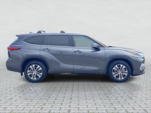 used 2023 Toyota Highlander car, priced at $35,500