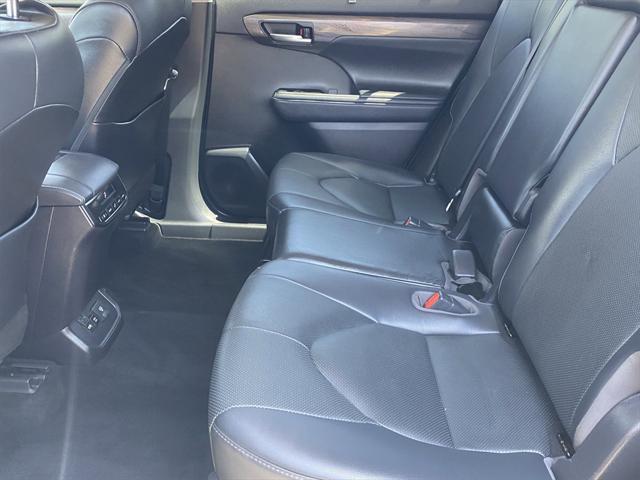 used 2021 Toyota Highlander car, priced at $33,500