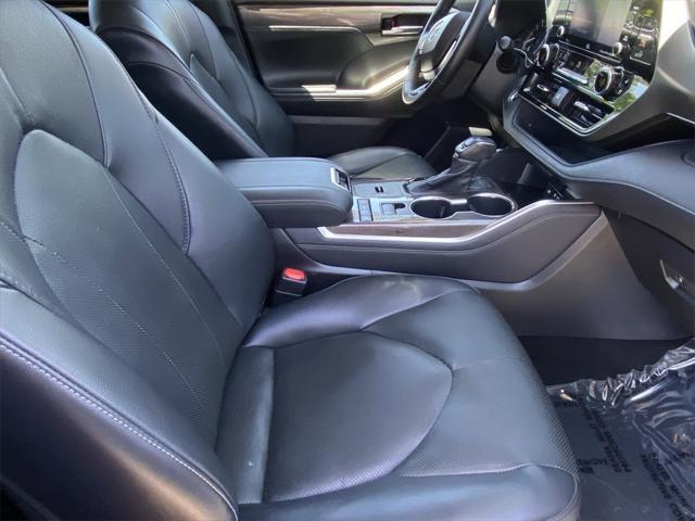 used 2021 Toyota Highlander car, priced at $33,500
