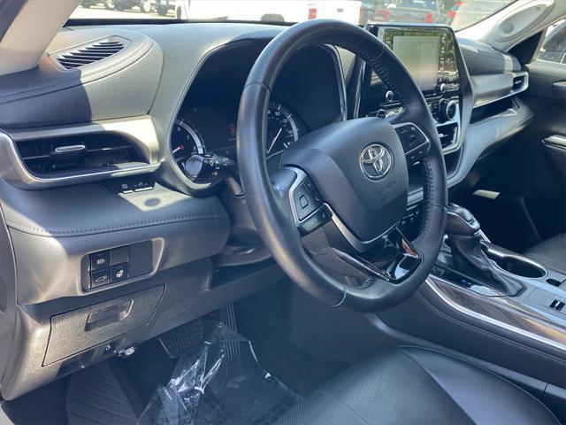 used 2021 Toyota Highlander car, priced at $33,500