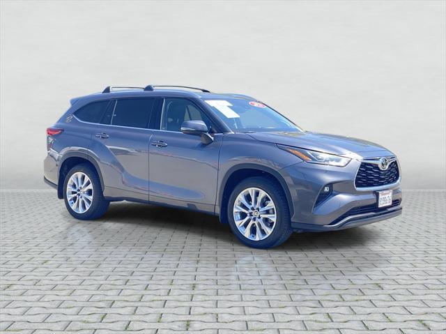 used 2021 Toyota Highlander car, priced at $33,500