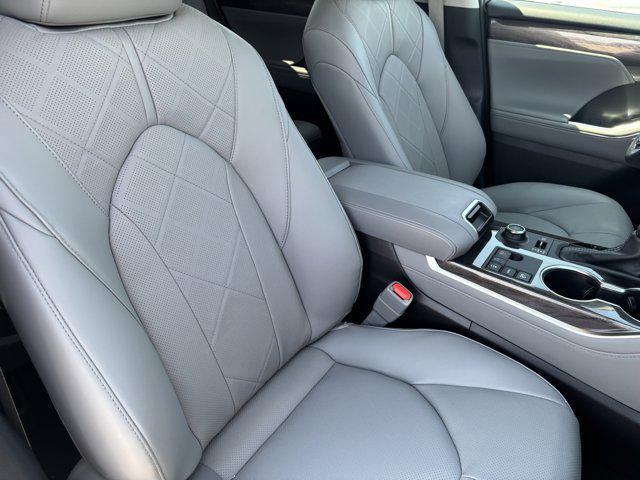 new 2025 Toyota Highlander car, priced at $55,583