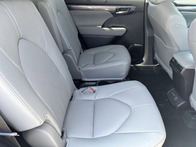 new 2025 Toyota Highlander car, priced at $55,583