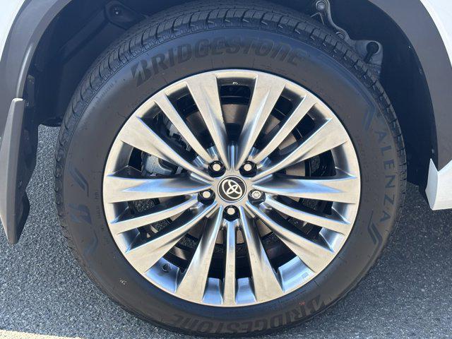 new 2025 Toyota Highlander car, priced at $55,583