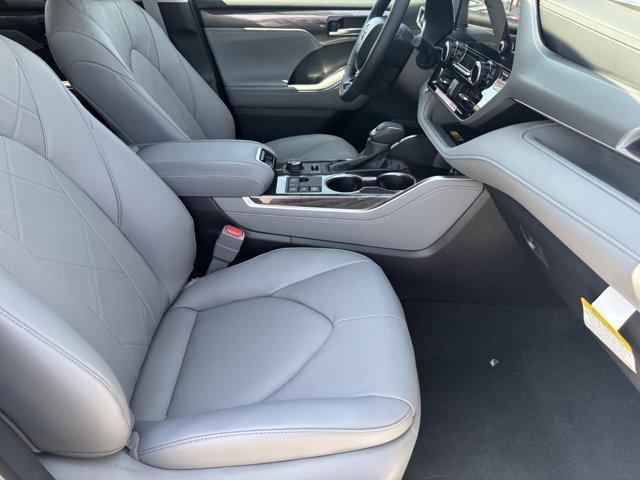 new 2025 Toyota Highlander car, priced at $55,583