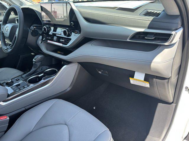 new 2025 Toyota Highlander car, priced at $55,583