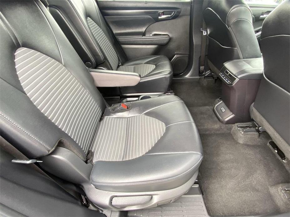 used 2024 Toyota Highlander car, priced at $43,788