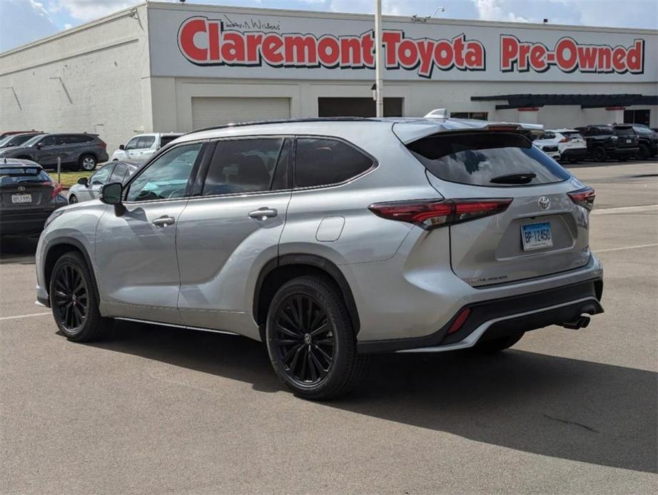 used 2024 Toyota Highlander car, priced at $45,488