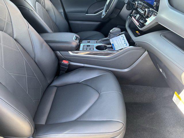 new 2025 Toyota Highlander Hybrid car, priced at $56,963