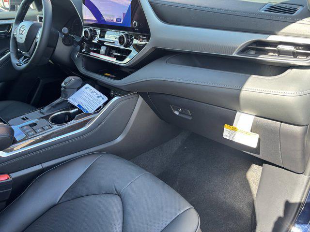 new 2025 Toyota Highlander Hybrid car, priced at $56,963