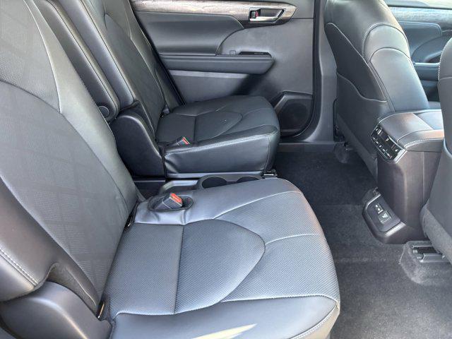 new 2025 Toyota Highlander Hybrid car, priced at $56,963