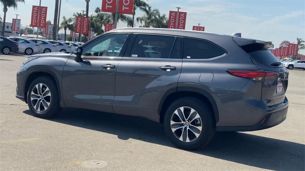 used 2022 Toyota Highlander car, priced at $32,488