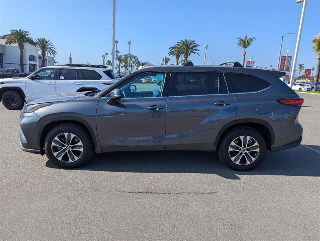 used 2022 Toyota Highlander Hybrid car, priced at $39,488