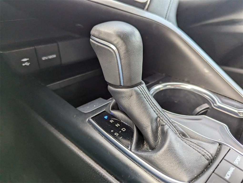 used 2019 Toyota Camry Hybrid car, priced at $18,900