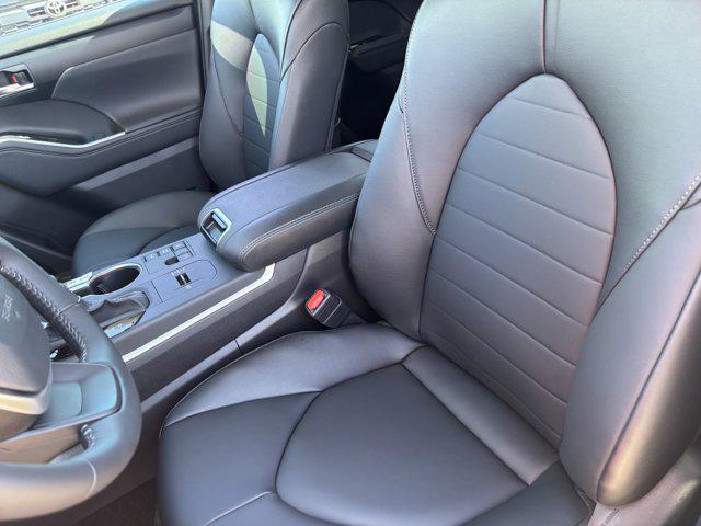 new 2025 Toyota Highlander Hybrid car, priced at $50,598