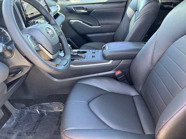 new 2025 Toyota Highlander Hybrid car, priced at $50,598