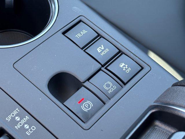 new 2025 Toyota Highlander Hybrid car, priced at $50,598