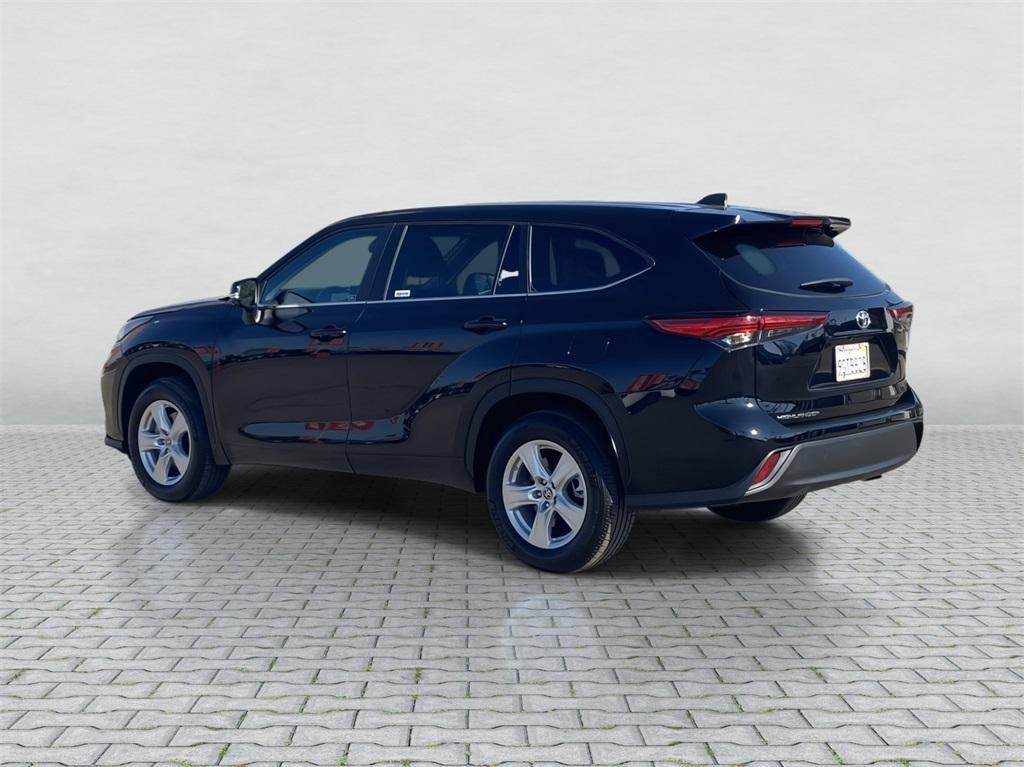 used 2023 Toyota Highlander car, priced at $33,488