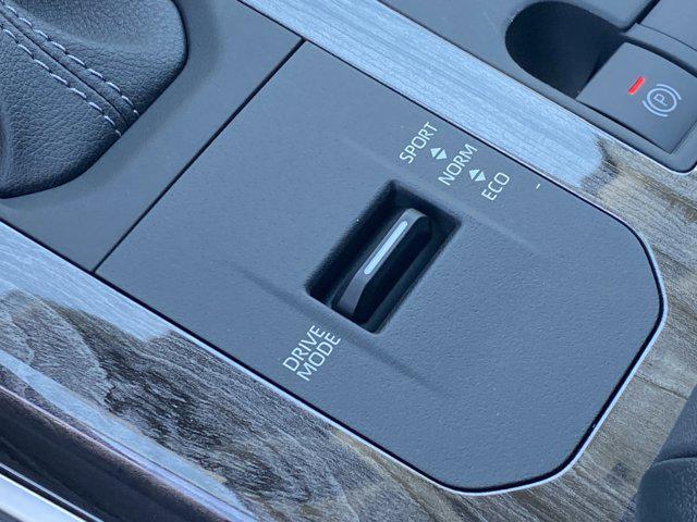 new 2025 Toyota Highlander Hybrid car, priced at $56,673