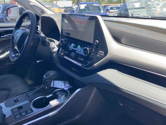new 2025 Toyota Highlander Hybrid car, priced at $56,673