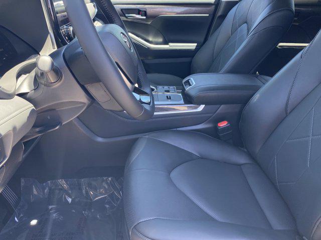 new 2025 Toyota Highlander Hybrid car, priced at $56,673