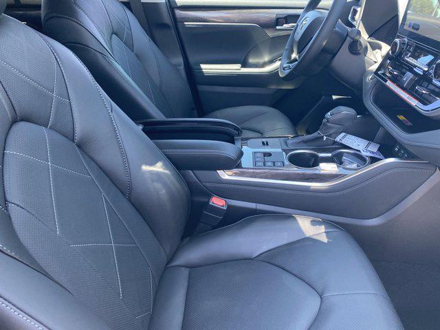 new 2025 Toyota Highlander Hybrid car, priced at $56,673