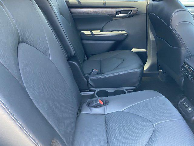 new 2025 Toyota Highlander Hybrid car, priced at $56,673
